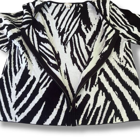 Chico's Size 3 (XL) Black & White Zip-Up Zebra Print Cardigan Sweater Cropped - Picture 5 of 7